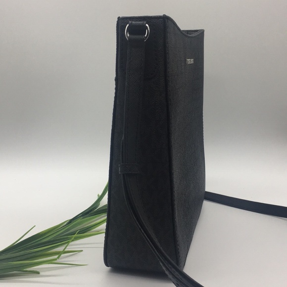 Michael Kors LG MESSENGER Crossbody Black - Picture 5 of 8